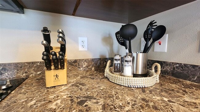 Building Photo - 300 Park Ave