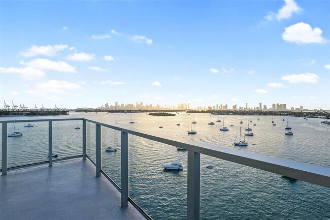 Building Photo - 1500 Bay Rd