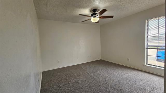 Building Photo - 3028 N Bell Ave