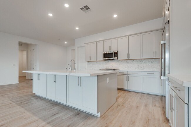 Building Photo - Single story in the exclusive master planned community of Heritage in Stonebridge!