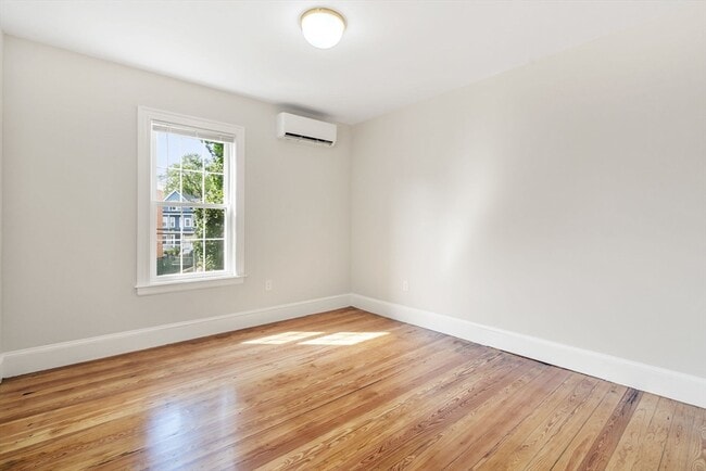 Building Photo - 511 Geneva Ave