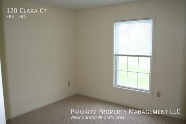 Building Photo - 120 Clara Ct