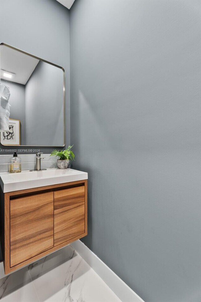 Building Photo - 17 Surrey Rd