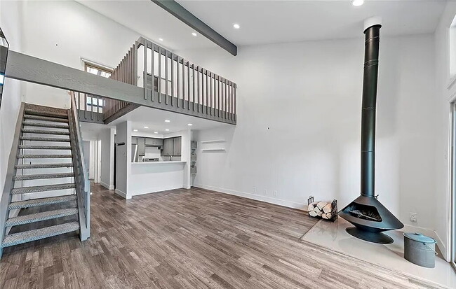 Building Photo - Well-Appointed Unit with Quality Finishes