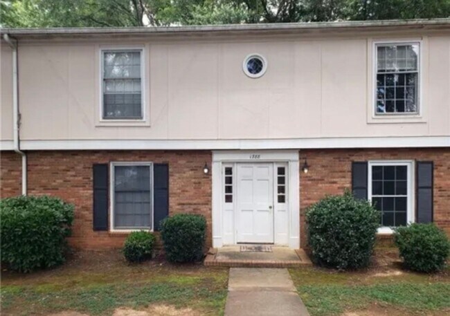 Building Photo - Completely Remodeled 2-Bedroom, 1.5 Bathroom Condo