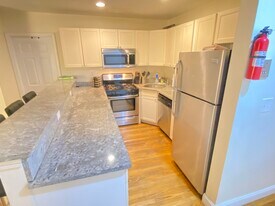 Building Photo - 323 Saint Paul St