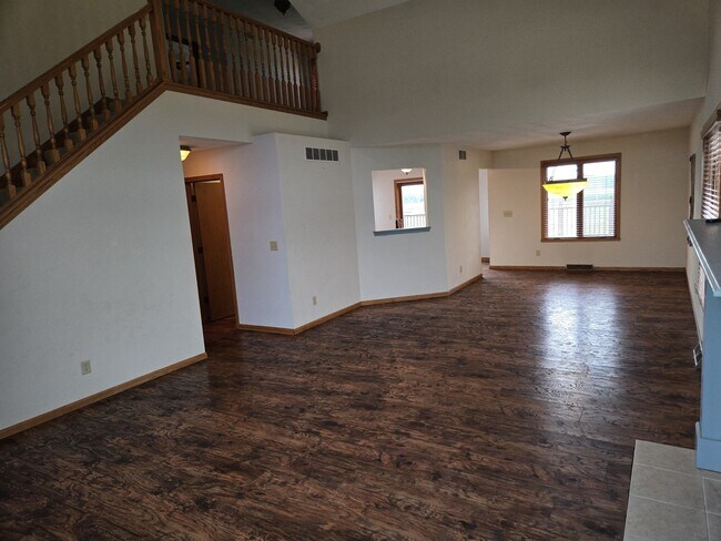 Building Photo - 535 Westfield Dr