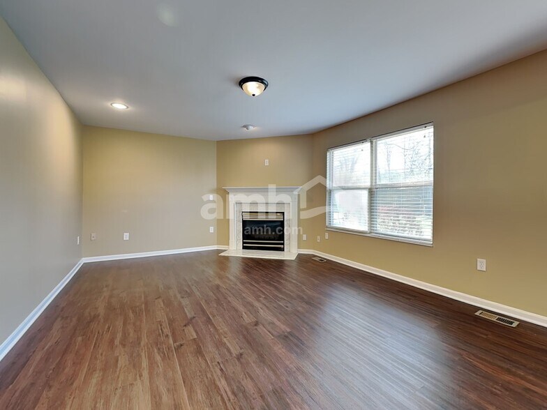 Building Photo - 823 Wingate Dr