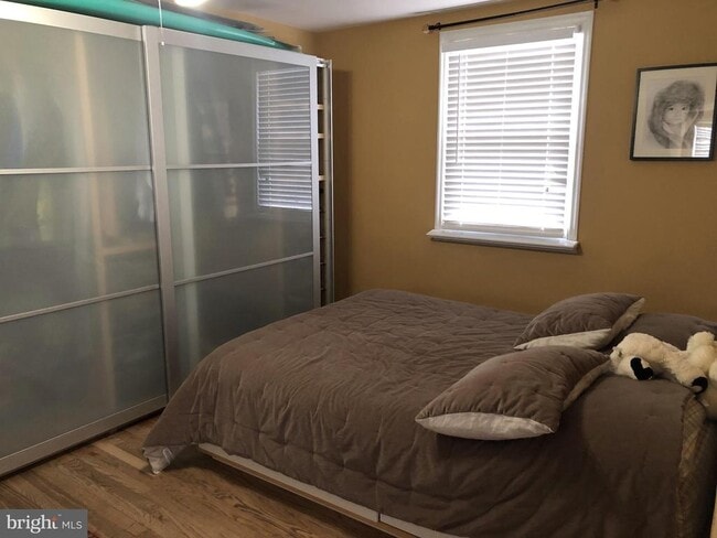 Building Photo - 10119 Greeley Ave