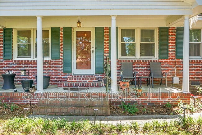 Building Photo - 1831 Jaywood Cir
