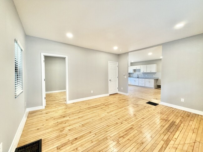 Building Photo - 425 S Jackson St