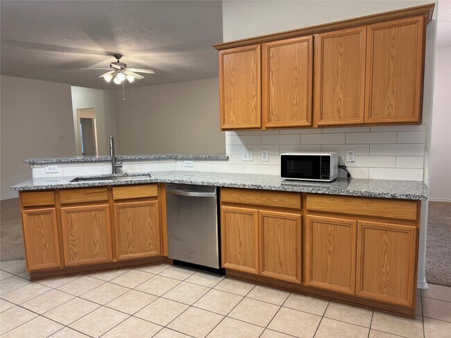 Building Photo - 10 Druids Glen Pl