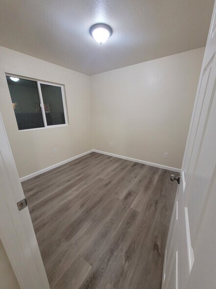 Building Photo - 10702 S Grevillea Ave
