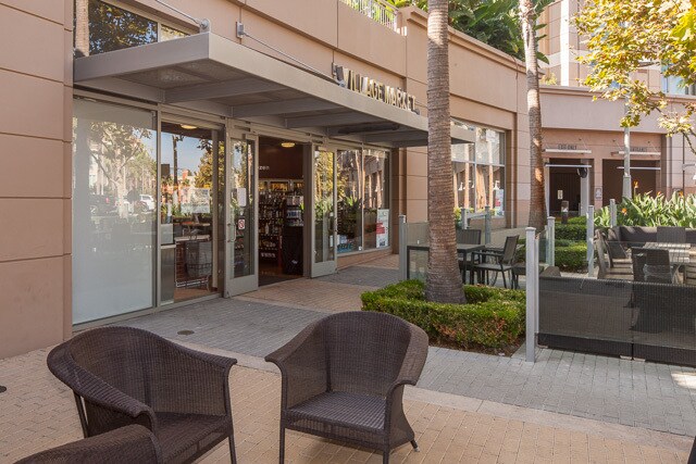 Building Photo - 5047 Scholarship