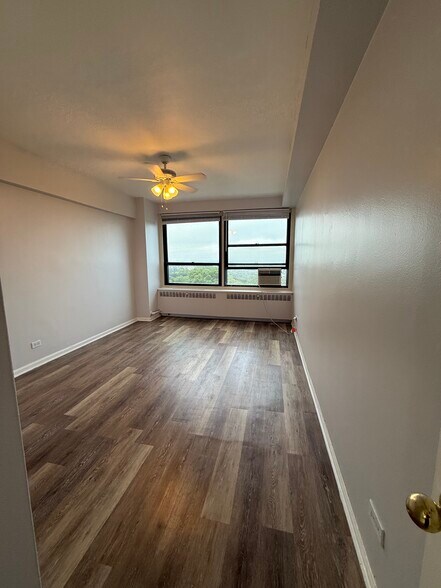 Building Photo - 4230 N Marine Dr