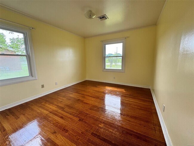 Building Photo - 114 Jackson St