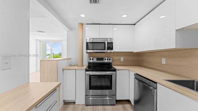 Building Photo - 1145 Normandy Dr