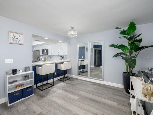 Building Photo - 120 Caryl Way