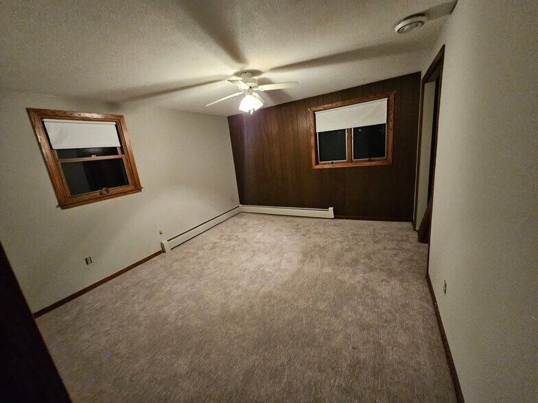 Building Photo - 11260 Fernbrook Ln N