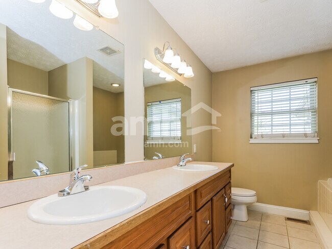 Building Photo - 6552 Greeley Ave