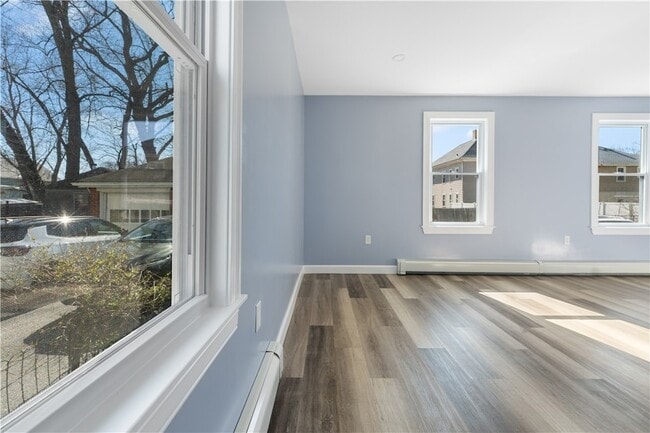 Building Photo - 167 Baxter St