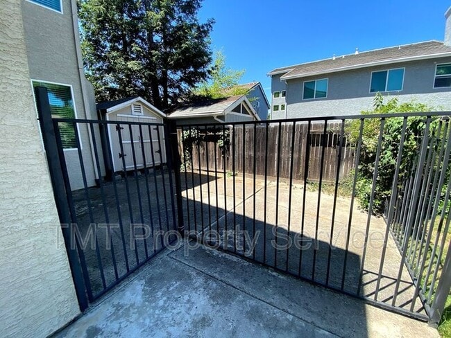 Building Photo - 8823 Ocean Breeze Ct