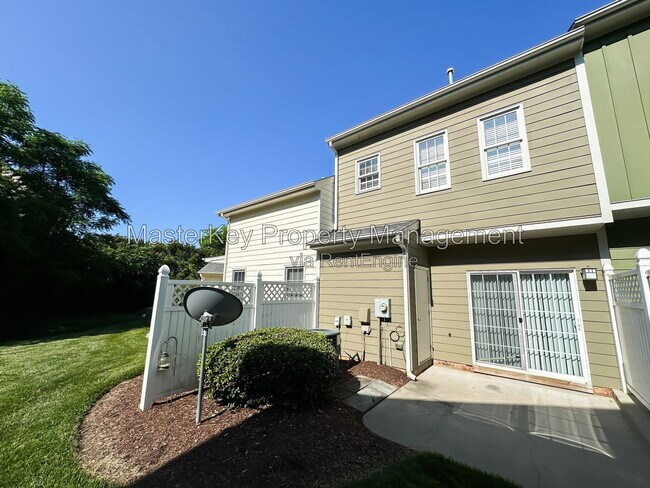 Building Photo - 205 Old Grove Ln