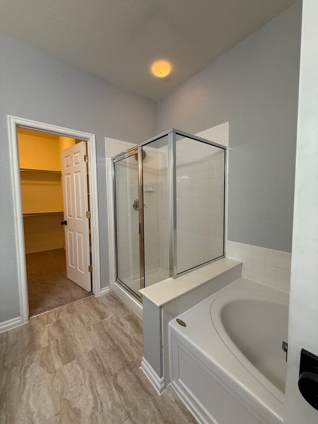 Building Photo - Bright and Modern 3-Bed, 2.5-Bath Townhous...