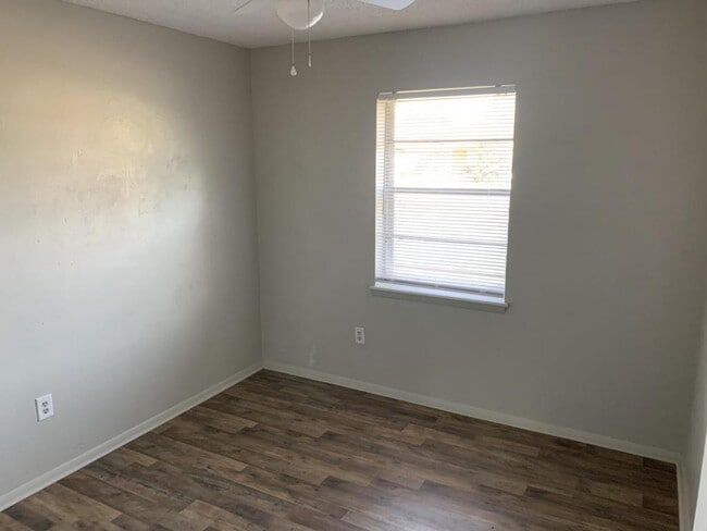 Building Photo - 9432 NE 14th St