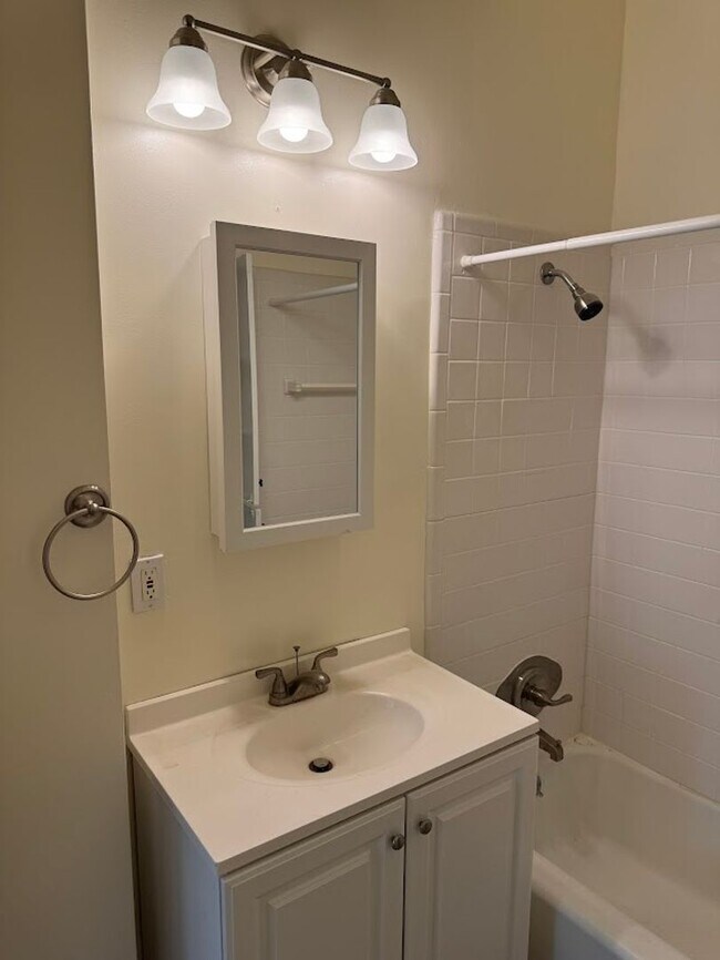 Building Photo - 5431 Howe St