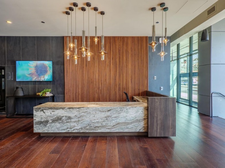 Building Photo - 1601 W Lake St