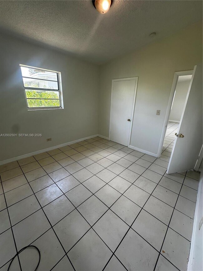 Building Photo - 821 SW 2nd St