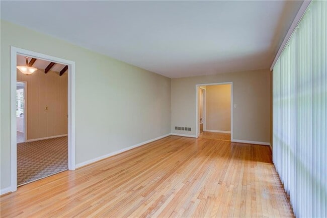 Building Photo - 1112 Franklin Cir NE