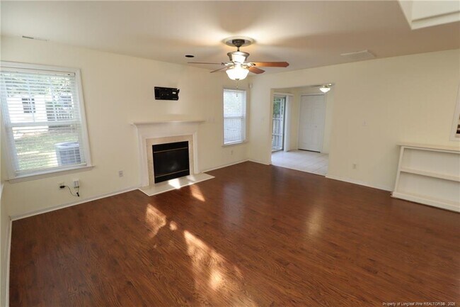 Building Photo - 10448 Neland St