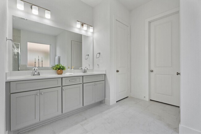 Building Photo - 10710 Verdant Hl