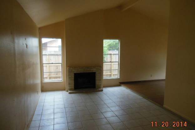 Building Photo - 6611 Woodford-