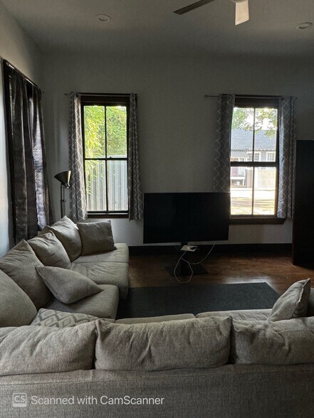 Livingroom - 634 N 7th St