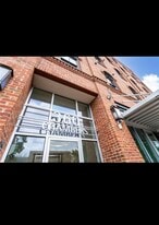 Building Photo - 360 Chambers St