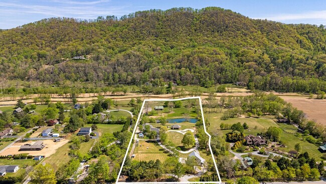 Building Photo - 800 Cane Creek Rd