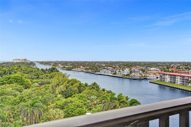 Building Photo - 1150 Hillsboro Mile