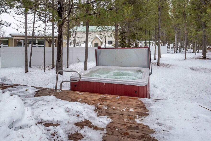 Building Photo - 55823 Wood Duck Dr