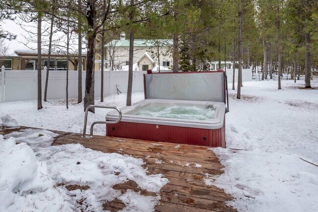 Building Photo - 55823 Wood Duck Dr