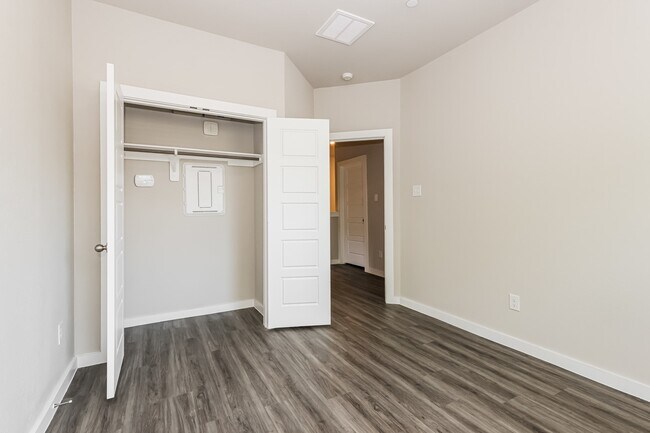 Building Photo - 18326 W Centro Cir