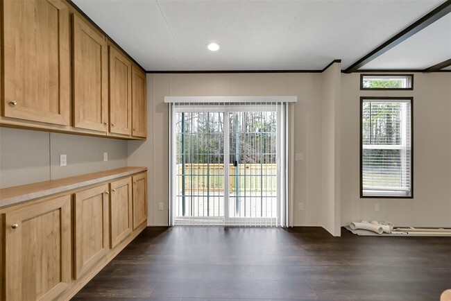 Building Photo - 20204 Sherwood Dr