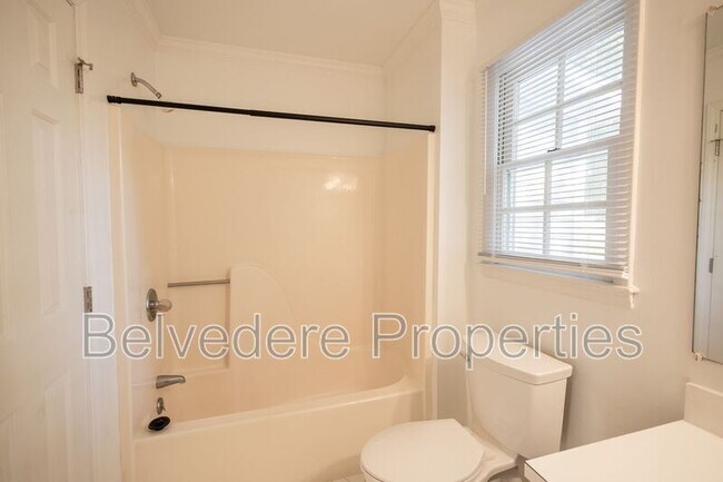 Building Photo - 8 Barret Place