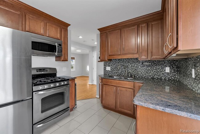 Building Photo - 3237 Pardee Ave