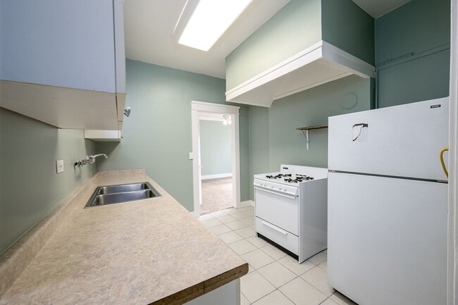 Building Photo - Spacious 1 Bed 1 Bath with Balboa Park Views