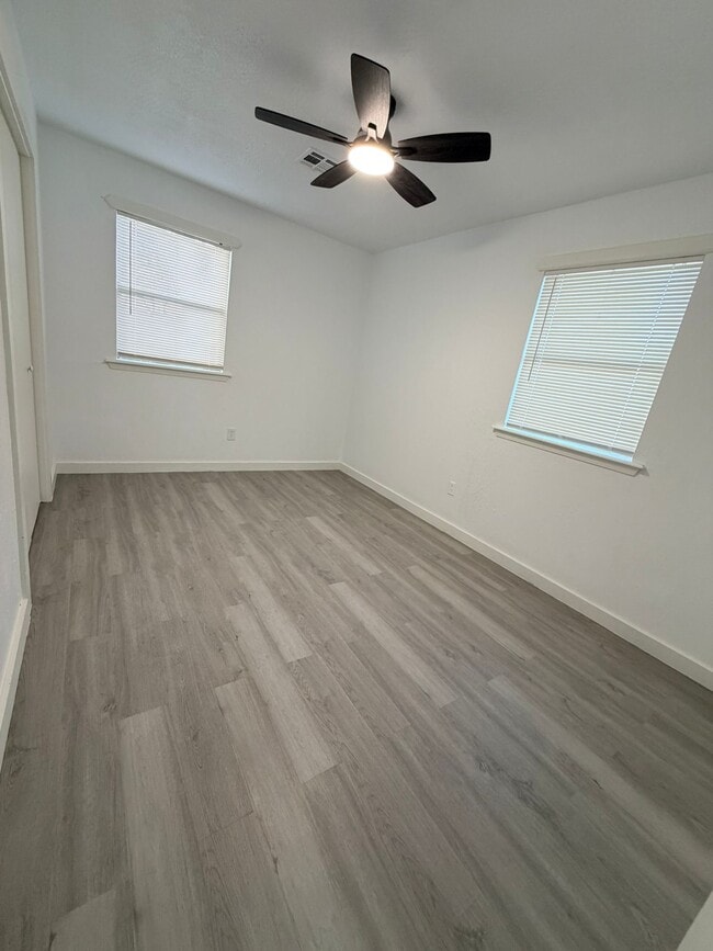 Building Photo - 2331 NW Austin Dr