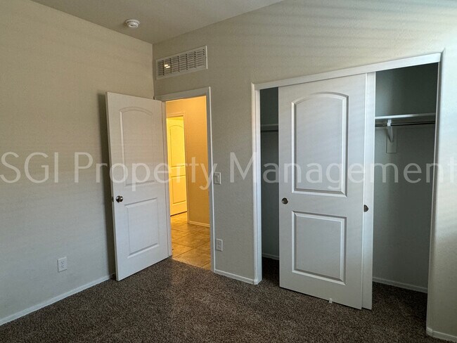 Building Photo - 1645 N Westfall Trail