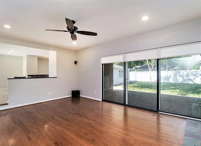 Building Photo - EXQUISITE Hillside Home